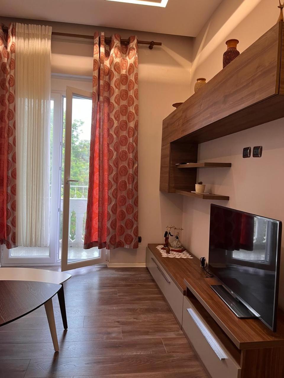 Lukas Apartament Vollga Durres Exterior photo