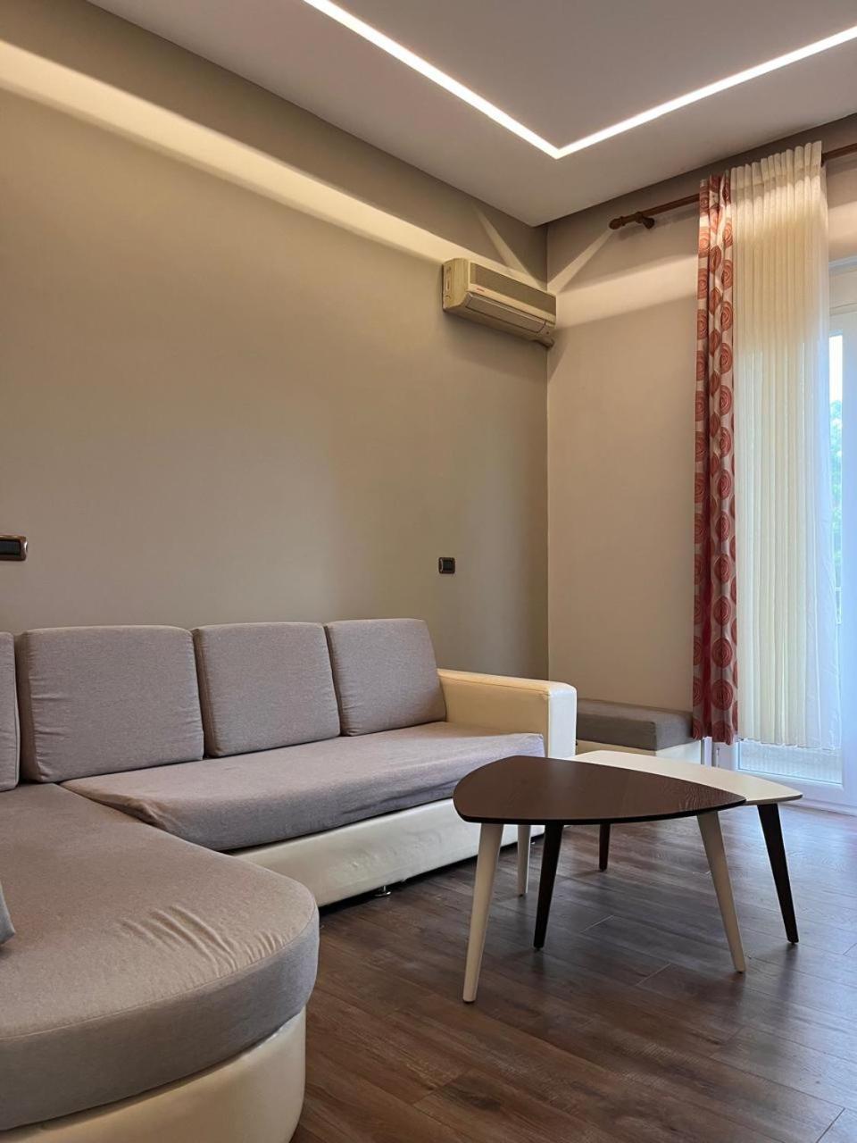 Lukas Apartament Vollga Durres Exterior photo